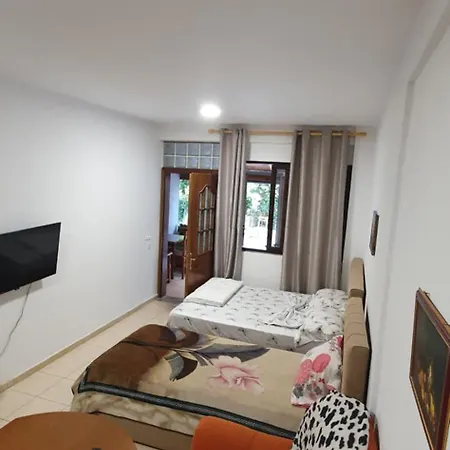 Small In * Durrës